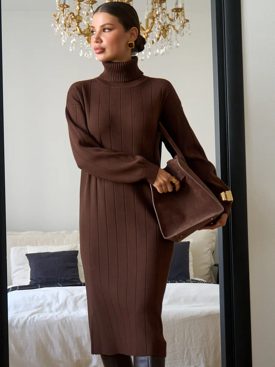 Платье трикотажное оверсайз вязаное с горлом