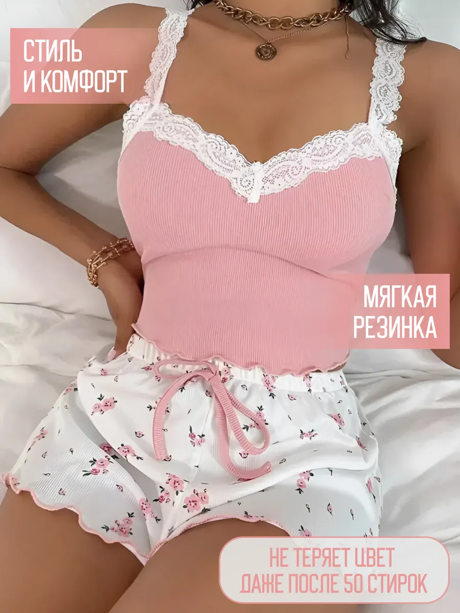 Пижама с шортами и топом с цветочками
